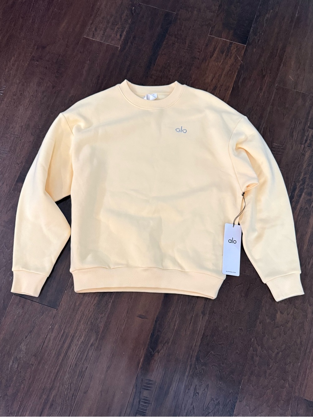 New Alo Accolade Crew Neck Pullover Candlelight Yellow size x small